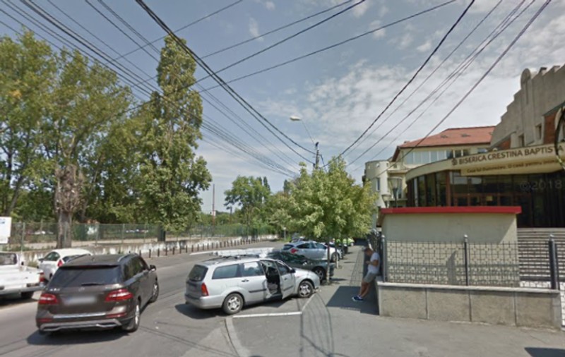 Slujbele unei biserici baptiste, ținute pe un teren viran din Timișoara. Mai e nevoie doar de aprobarea consilierilor locali