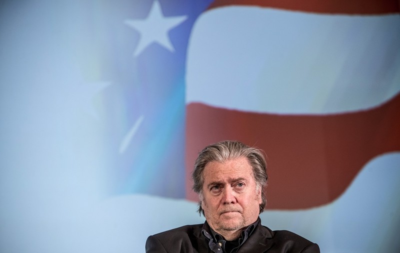 Twitter i-a suspendat permanent contul lui Steve Bannon, după ce fostul strateg-șef de la Casa Albă a sugerat decapitarea lui Anthony Fauci și a șefului FBI