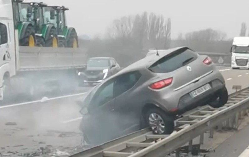 Un șofer român a filmat cap-coadă un grav accident pe autostrada A30 din Franța. O mașină pare că merge intenționat pe contrasens