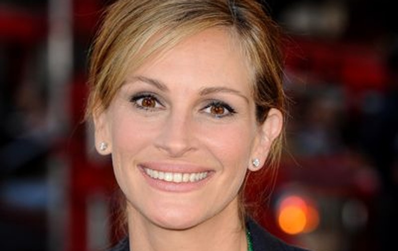 O reclamă cu Julia Roberts a fost interzisă din cauza prelucrării excesive