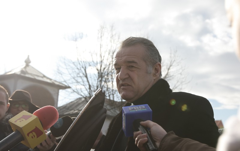 FCSB - Dinamo 2-1. Gigi Becali n-a renunțat la vechile obiceiuri: ”Campionii, campionii. Kovacs ne-a distrus! Avem o nouă galerie, da?”