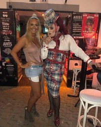Vica nu s-a distrat la Ibiza