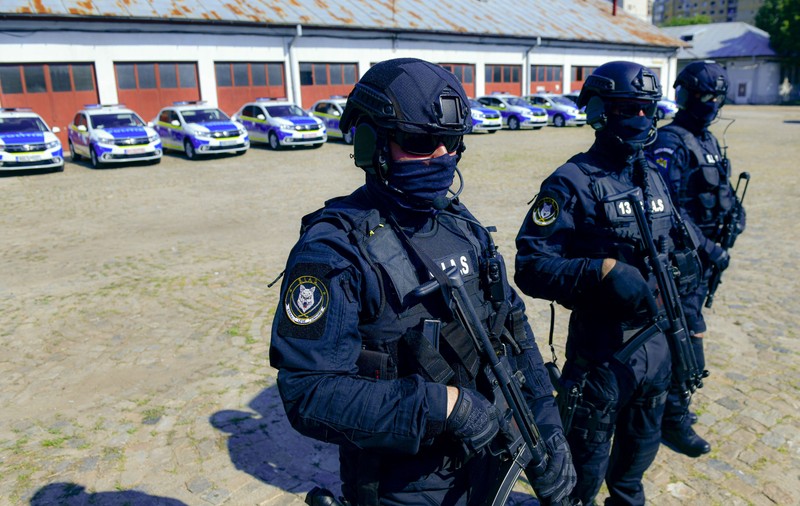 Percheziții DNA la sediul Poliției Române. SURSE: Procurorii verifică achizițiile de căști și bastoane din timpul pandemiei