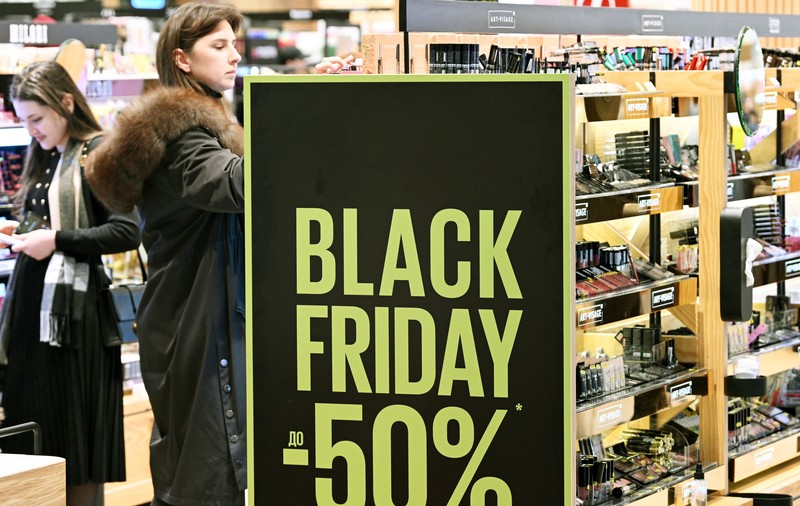 Capcanele campaniei de Black Friday. „Oamenii pot folosi cumpărăturile ca pe o modalitate de a evada din problemele cotidiene”
