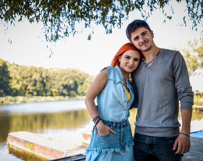 Cristina Ciobănașu și Victor Popescu, sărbătoriți pe platourile de filmare de la "Fructul oprit" | FOTO