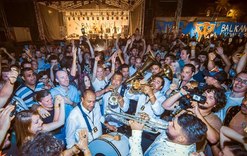 Balkanik Festival își deschide porțile la Gara Regală Băneasa. Ce surprize au pregătit organizatorii
