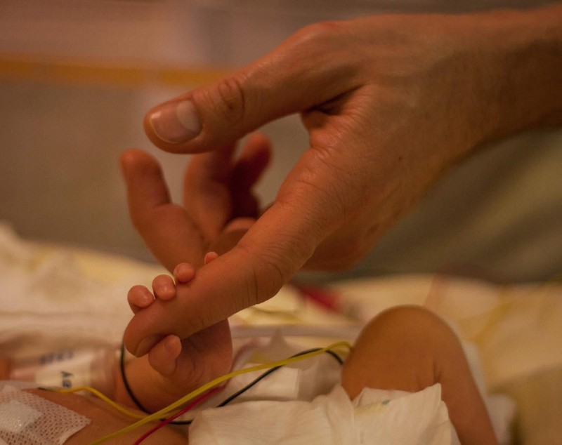 „Mi-e groază”. Strigătul medicului Cătălin Cîrstoveanu din secția de ATI de la Marie Curie, care rămâne fără asistente: „Copiii bolnavi din România nu au unde să se ducă”
