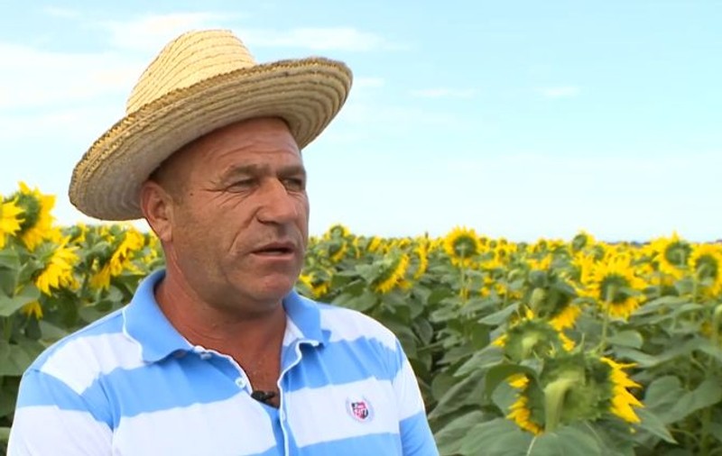 Băiatul lui Nea Rață trage la munca câmpului după BAC. "Vreau să fac bani pentru o mașină" | FOTO