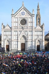 Italienii din Florența au fluturat steagurile Ucrainei.