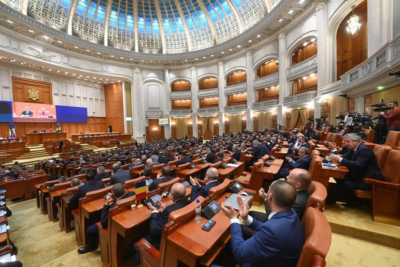 Legea care prevede un parlament format din 300 de alesi, provoaca scandal in Coalitie