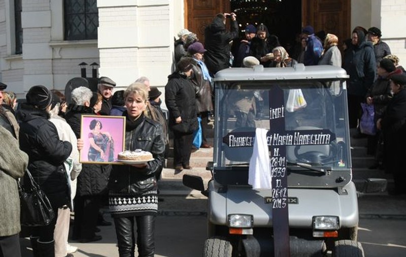 NAARGHITA, condusă pe ultimul drum de peste 100 de admiratori | FOTO 