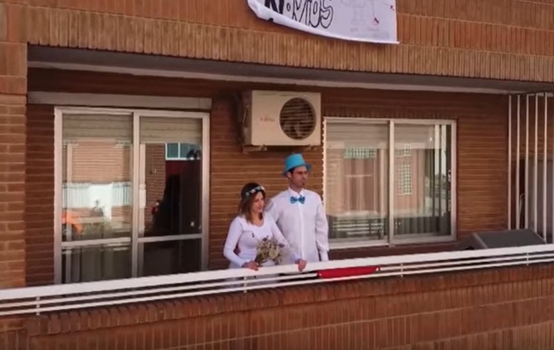 Video | Imagini emoționante în Spania. Nuntă în vremea pandemiei