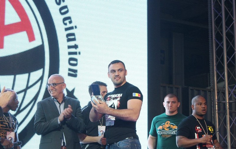 Vedetele Local Kombat au primit ceasuri ediţie-limitată în Italia