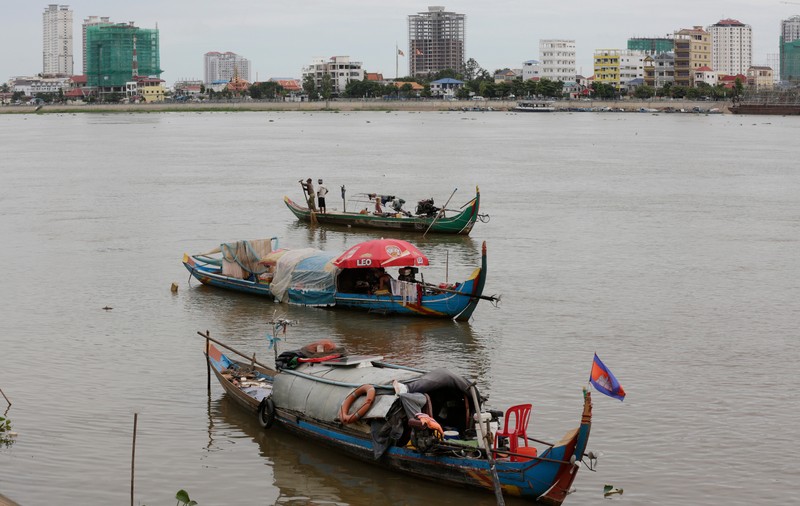 10 morți și 120 de răniți în Cambodgia, după ce apa unui râu a fost contaminată cu erbicide