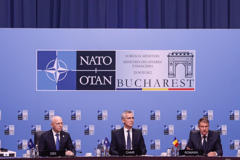 Reuniunea miniștrilor afacerilor externe ale statelor NATO, în București, 29 noiembrie 2022. Mircea Geoană, Jens Stoltenberg și Klaus Iohannis. Inquam Photos / Octav Ganea
