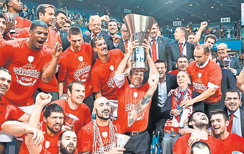 Olympiacos e regina Europei la baschet
