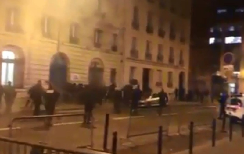 Scandal în noapte în fața hotelului din Paris în care s-au cazat cei de la Real Madrid! | VIDEO
