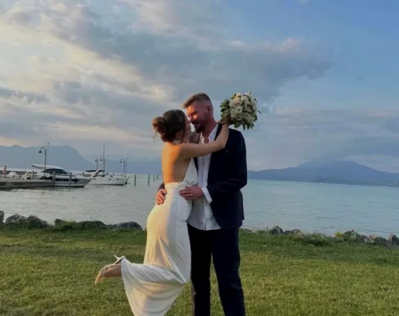 Imagini de la cununia religioasă a fiicei Ralucăi Moianu. Mara s-a căsătorit în Italia