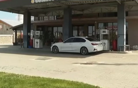 Jaf la o benzinărie din Galați: hoții au tăiat curentul ca să oprească alarma și camerele de supraveghere și au fugit cu 60.000 de lei