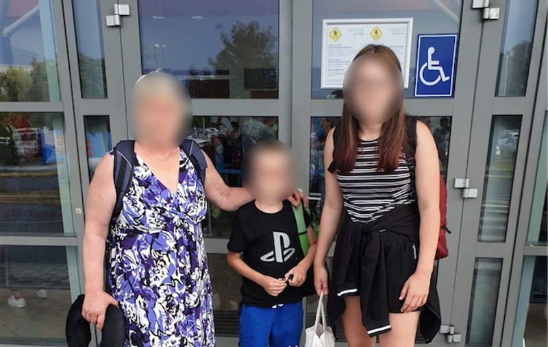 Bunică suferindă și nepoții ei minori n-au fost lăsați să urce în avion, pe Otopeni. „Au rămas în fața aeroportului, plângând”