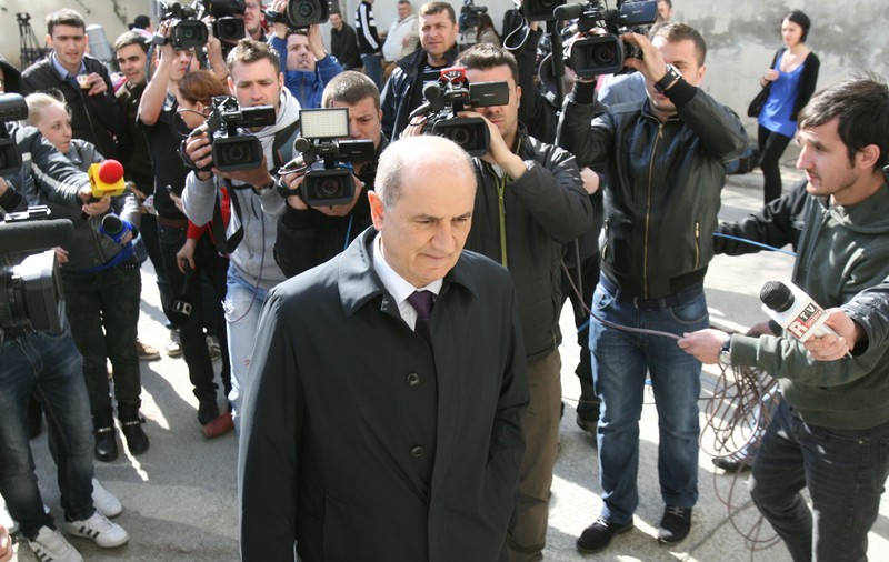 Copos, bolnav și deprimat în spatele gratiilor! De ce suferă afaceristul