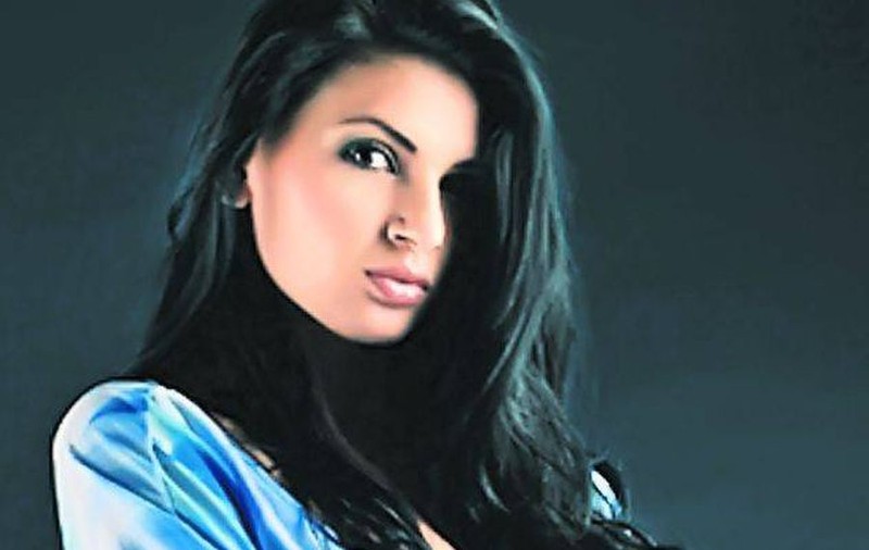 CÂTĂ IUBIRE! RAMONA GABOR, ÎN TANDREŢURI CU AMOREZUL ARAB LA O CINĂ ROMANTICĂ!
