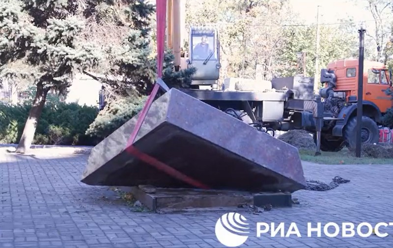 Separatiștii proruși aflați la conducerea orașului Mariupol au demolat monumentul dedicat victimelor foametei staliniste