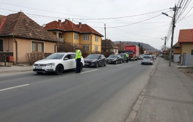 În plină criză a coronavirusului, cu măsuri restrictive de deplasare, un bărbat beat şi fără permis a condus până la Miercurea Ciuc pentru a-și cumpăra bere﻿
