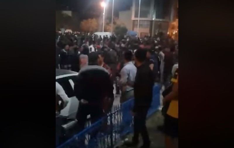 A intrat cu mașina în oamenii care sărbătoreau victoria unei echipe de fotbal din Tunisia. Imagini șocante, transmise live pe Facebook / VIDEO