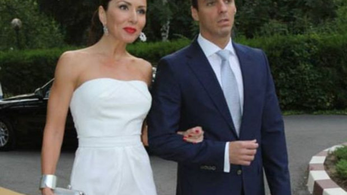 FOTO EXCLUSIV | Cum a apărut Carmen Brumă la peterecerea de Halloween. Și lui Mircea Badea i-ar lua timp să o recunoască