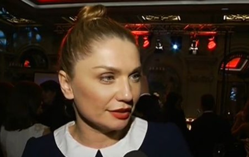 Cristina Cioran, la un pas de leșin în mall! De cine a fost salvată