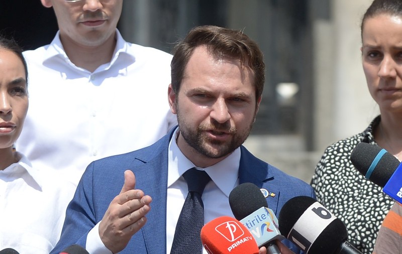 PNL îi reproşează lui Clotilde Armand că blochează „abuziv” iniţiativele. Sebastian Burduja propune schimbarea legii