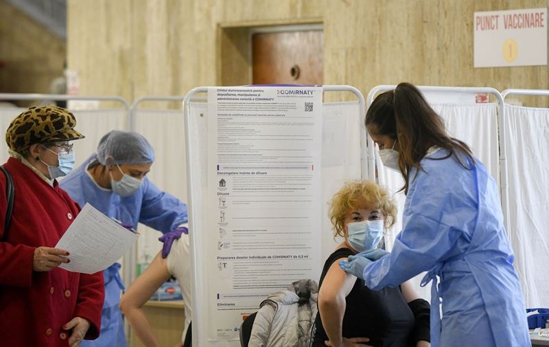 Peste 6.500 de români s-au vaccinat anti-COVID-19 în ultimele 24 de ore, majoritatea cu a treia doză