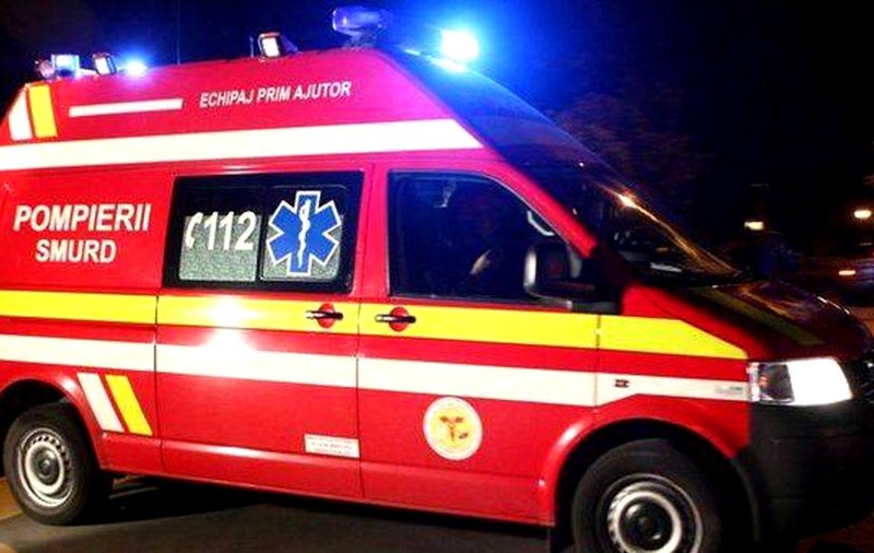 Microbuz cu pasageri răsturnat în județul Iași. Cel puțin 10 persoane rănite