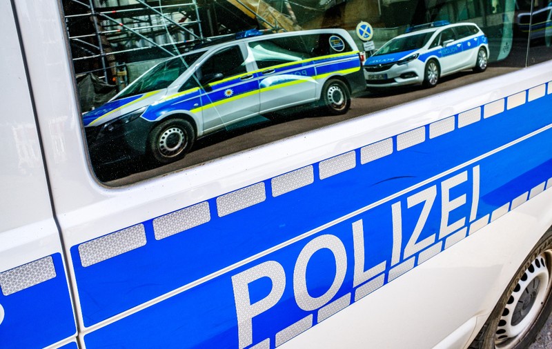 Mâinile tăiate ale unei mame au fost găsite pe autostradă, bebelușul ei a fost lăsat la o mănăstire, în Germania. Nimeni nu știe dacă femeia mai e în viață