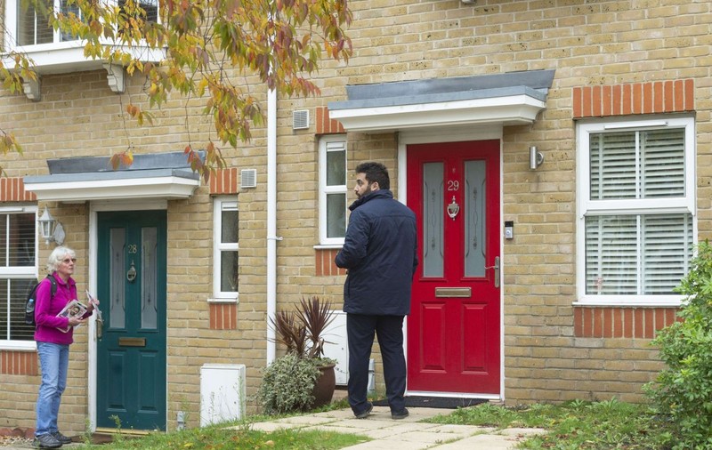 Un român a moștenit o casă de la o femeie pe care nu a cunoscut-o niciodată, în Marea Britanie, și a transformat-o în plantație de canabis