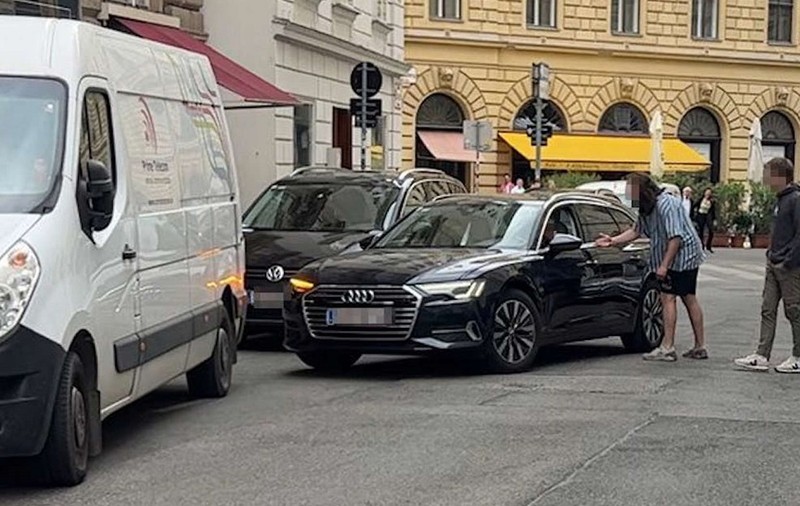 La volanul unui Audi, o femeie și-a ieșit din minți din cauza unui șofer român, în centrul Vienei: „15 minute, ca o nebună!”