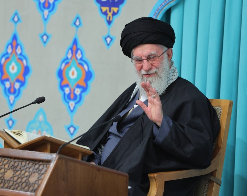 Văduva lui Ali Khamenei a murit în urma rănilor suferite în bombardamentul SUA-Israel. Cine a fost Mansoureh Khojasteh Bagherzadeh