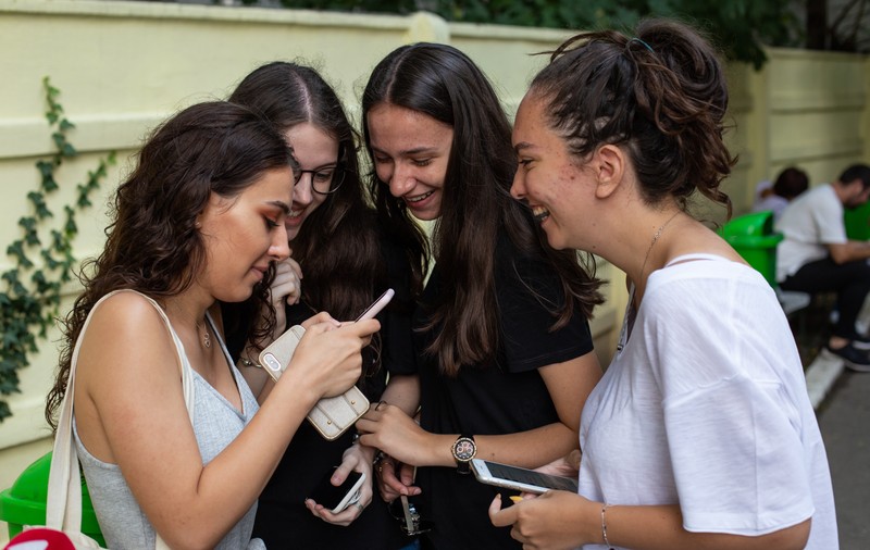Tinerii cu note mari la Bac vor să rămână în țară! „Dacă plecăm toți, cine mai rămâne să schimbe ceva?”