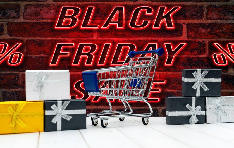 De Black Friday, mulți români cumpără produse de care nu au nevoie. Cumpărătorii compulsivi și fenomenul „FOMO"