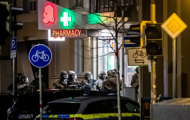 Luare de ostatici într-o farmacie din orașul german Karlsruhe. Poliția a arestat un suspect, după cinci ore