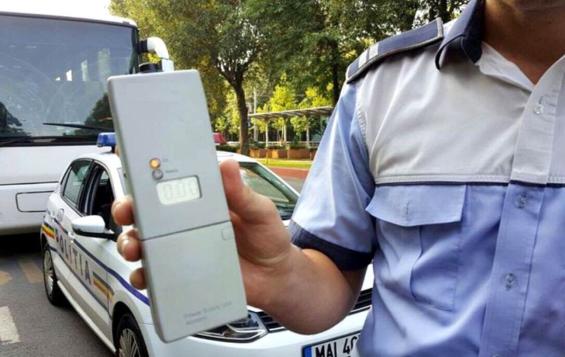 Tânăr beat și fără permis, prins la volan de două ori în aceeași zi. Cum au reacționat polițiștii