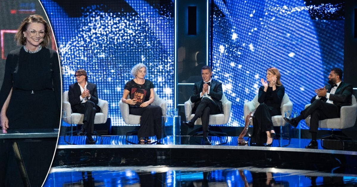 Carmen Tănase, alături de prietenii ei la show-ul „La bine și la roast”, difuzat de PRO TV