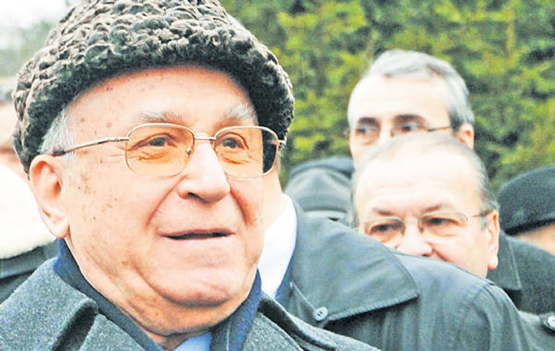 Iliescu: "Trebuie să avem alegeri anticipate"
