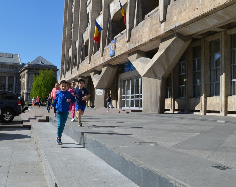 Activitatea sportivă de la CSM Ploieşti, în blocaj total! Sportivii ploieșteni se antrenează în fața Primăriei! FOTO