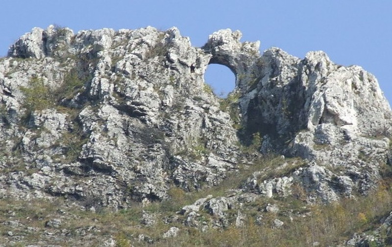 Oase umane, un rucsac și îmbrăcăminte, descoperite în Cheile Sohodolului, județul Gorj