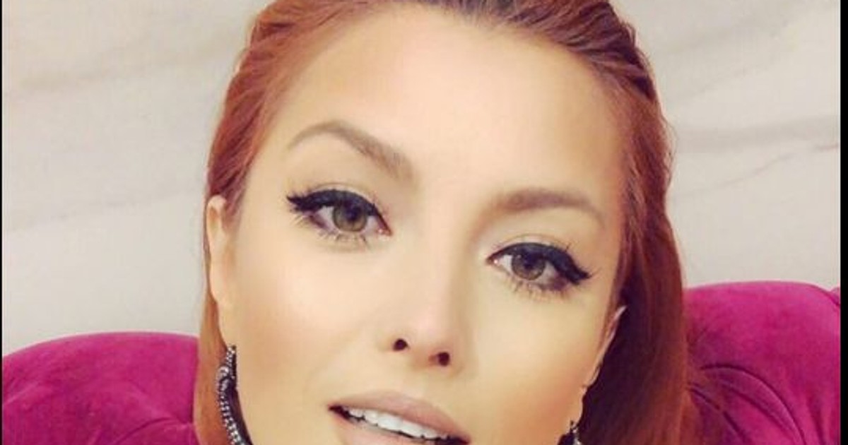 Experiența de care a avut parte Elena Gheorghe în timp ce poza. "Oamenii care treceau râdeau în hohote"