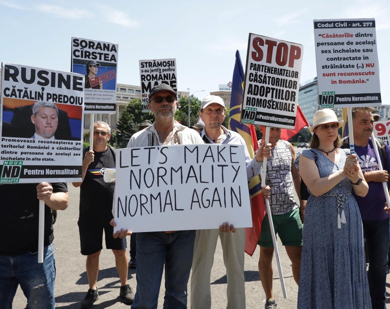Aproape 25.000 de oameni au participat la Bucharest Pride, la câteva ore după ce 150 de persoane au luat parte la „Marșul normalității”
