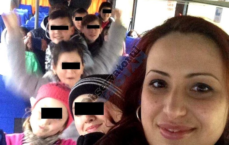 Jandarmul filmat lovind un bătrân la protest are o soră profesoară, condamnată pentru că a bătut un elev în fața clasei