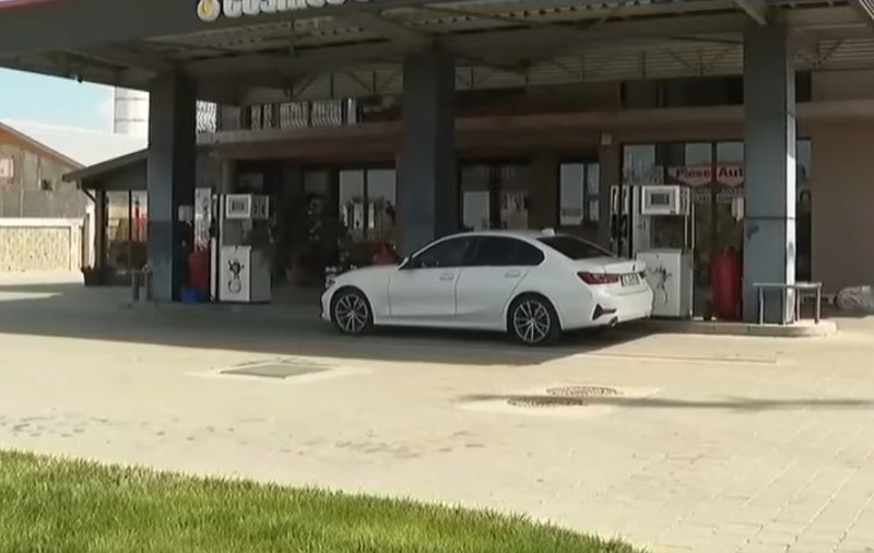 Jaf la o benzinărie din Galați: hoții au tăiat curentul ca să oprească alarma și camerele de supraveghere și au fugit cu 60.000 de lei